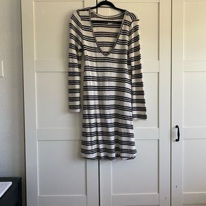 O’Neill size M black and white V neck dress